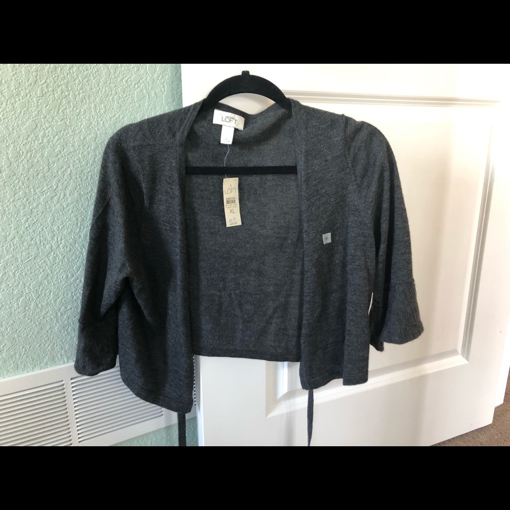 Womans cropped grey cardigan with tie